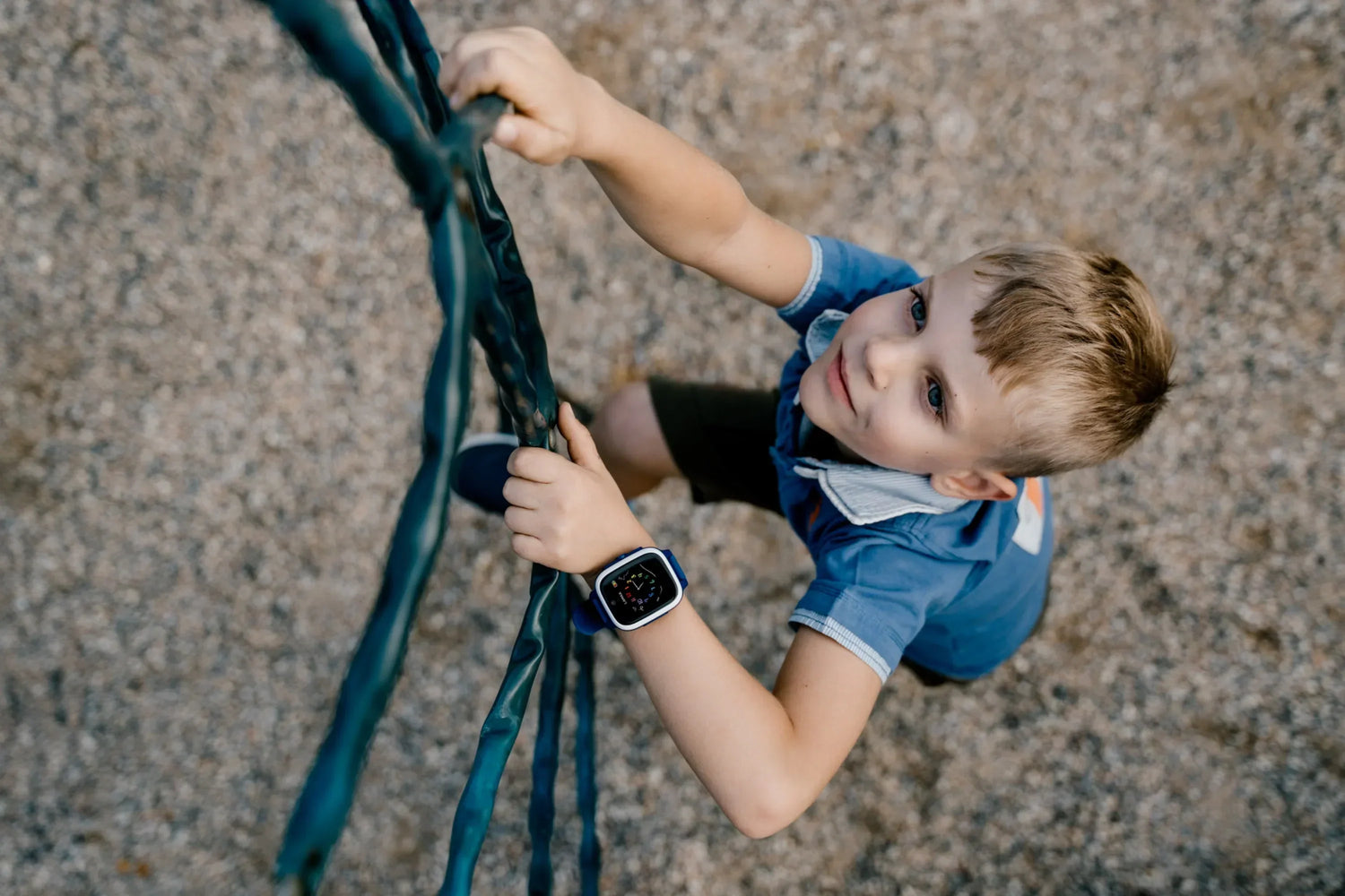 Safe and Smart: How Kids Can Stay in Touch with Parents Online and Offline