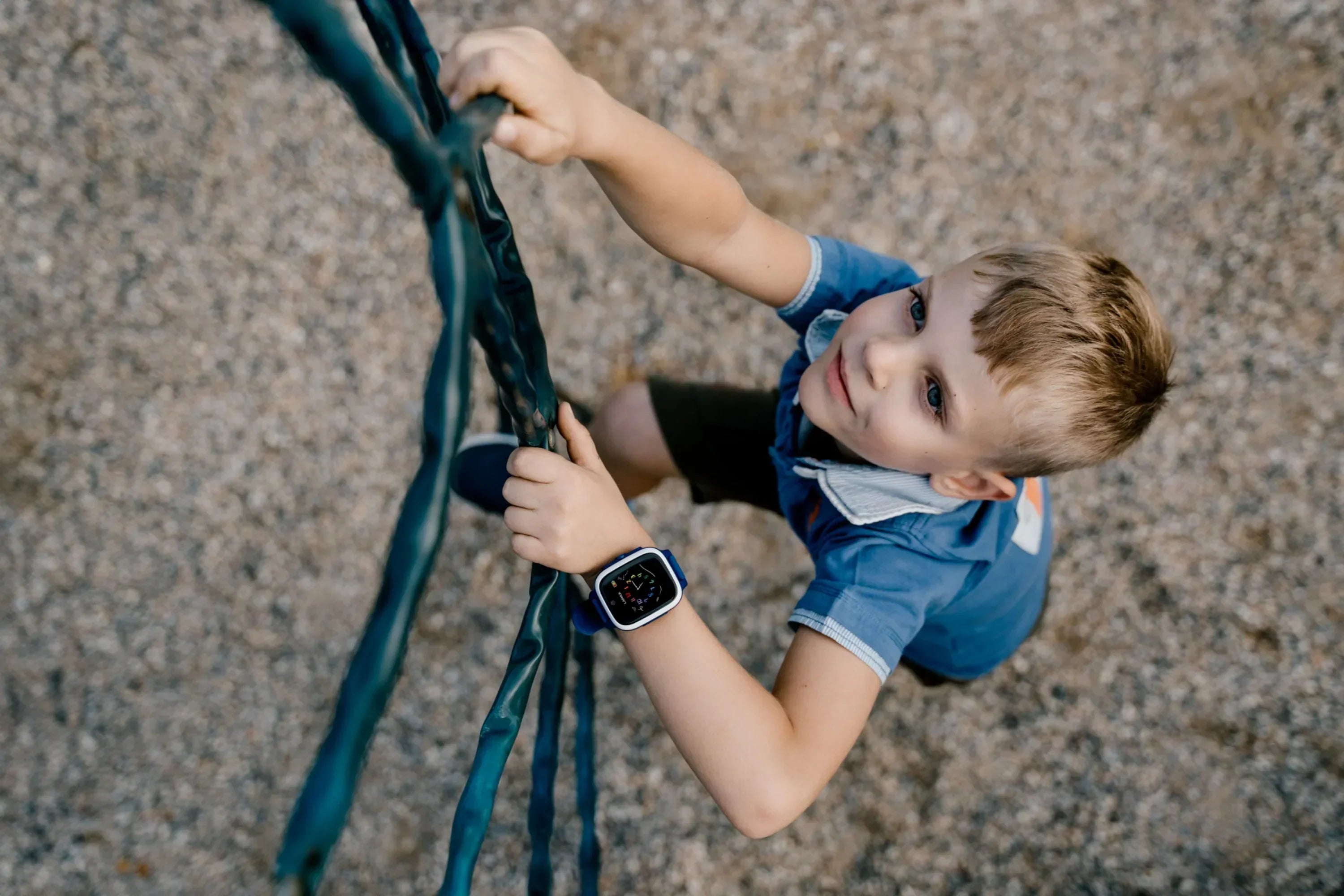 Safe and Smart: How Kids Can Stay in Touch with Parents Online and Offline